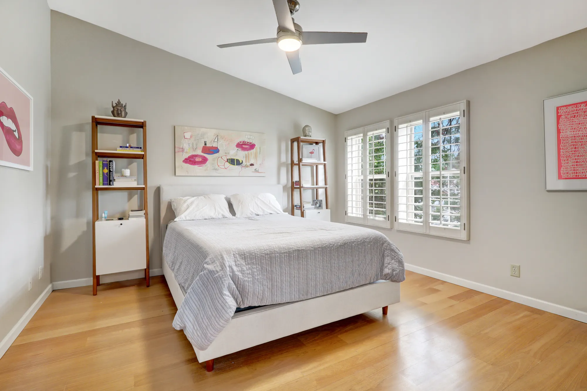 interior photo 13