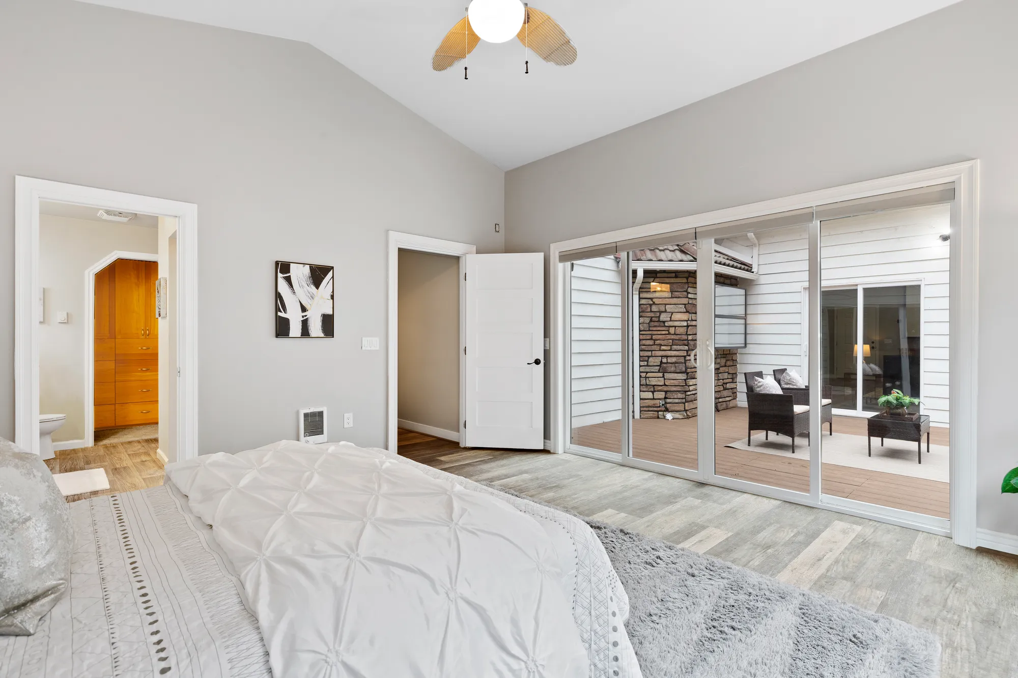 interior photo 15