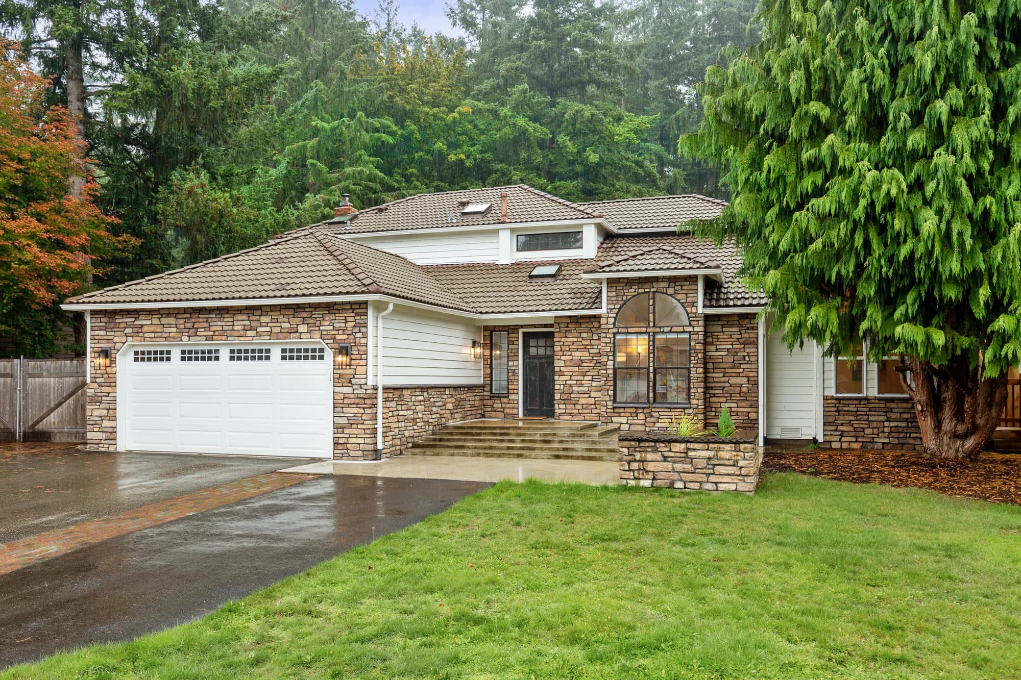 exterior photo 3