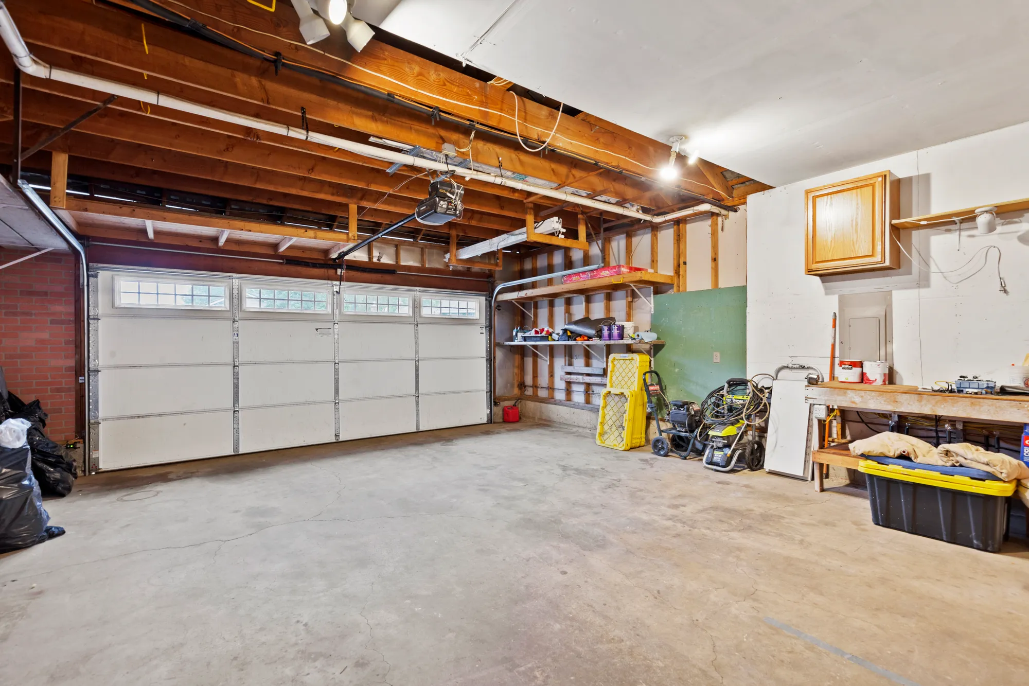 interior photo 22