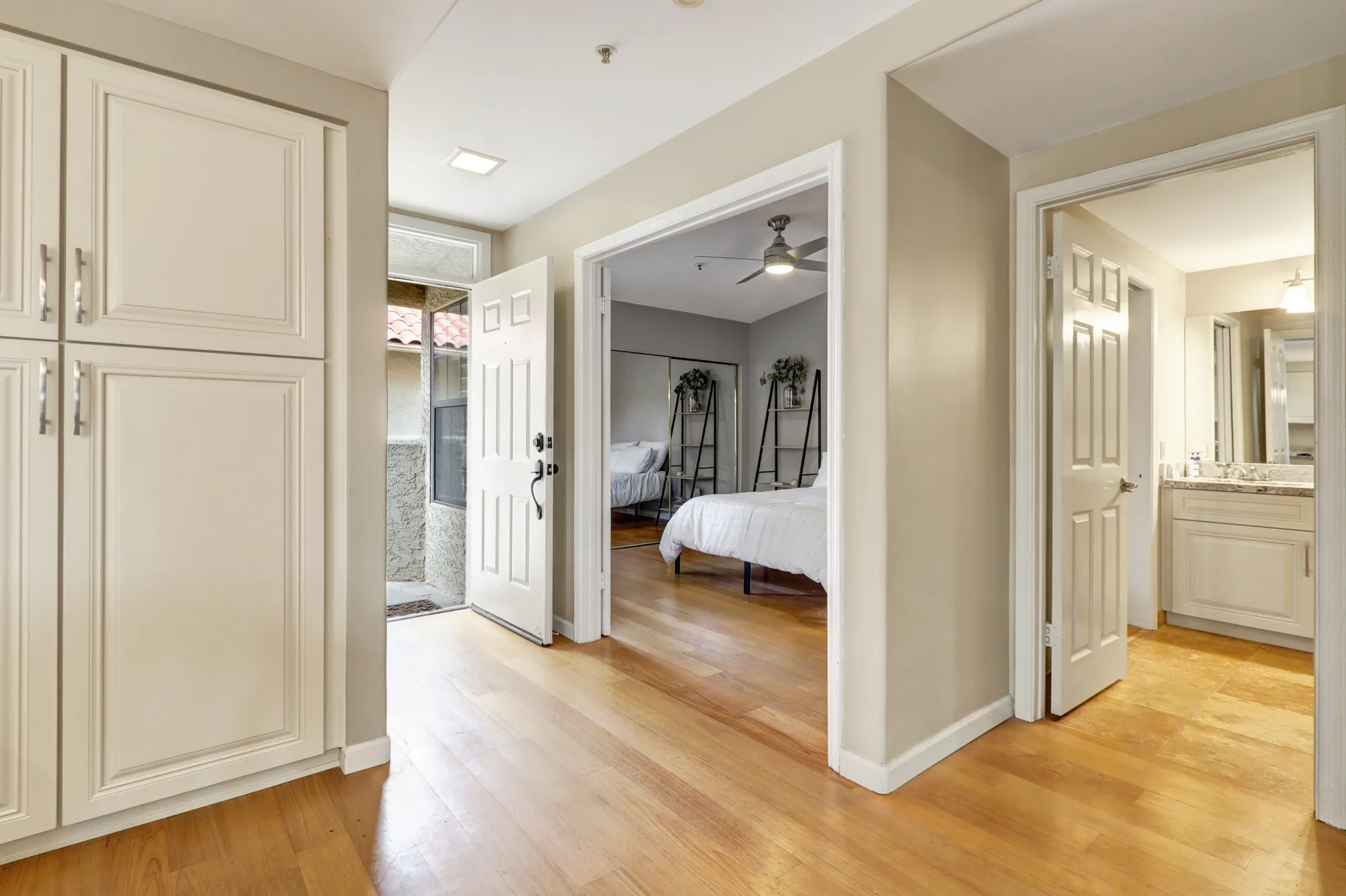 interior photo 19
